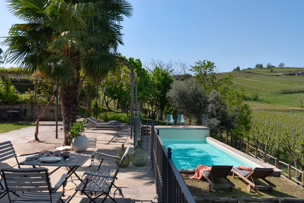 Piscina e vigneti